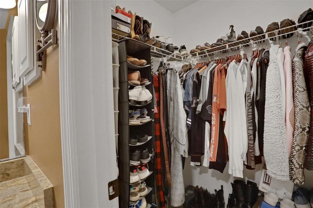 合同活跃: $459,900 (4 贝兹, 3 浴室, 2451 平方英尺)