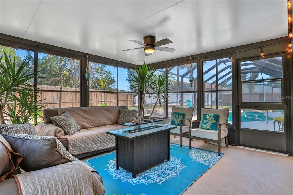 合同活跃: $459,900 (4 贝兹, 3 浴室, 2451 平方英尺)