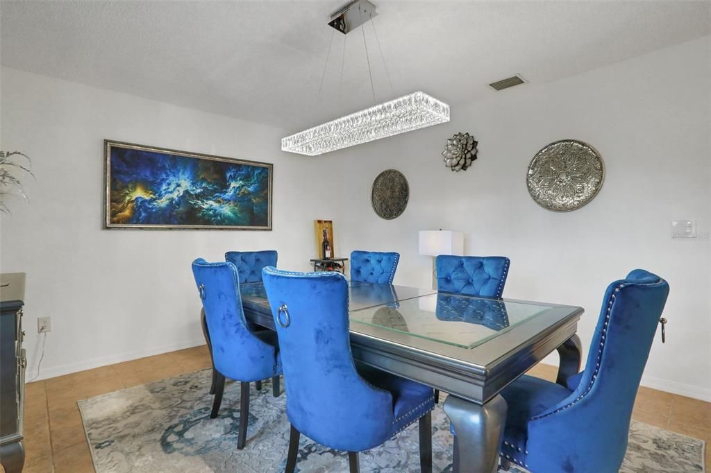 合同活跃: $459,900 (4 贝兹, 3 浴室, 2451 平方英尺)