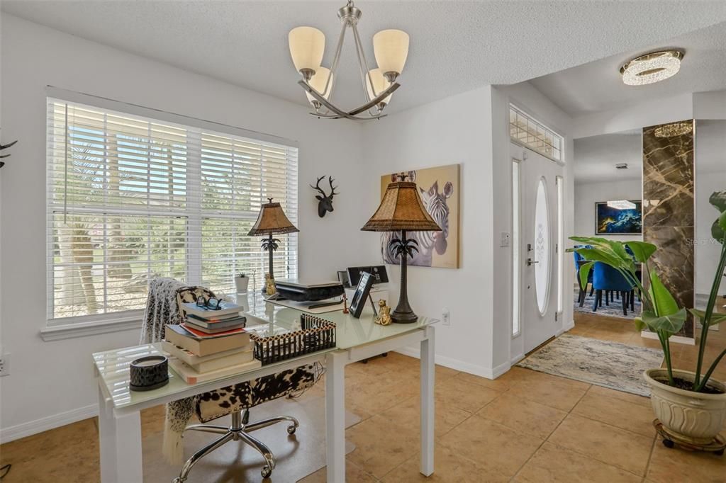 合同活跃: $459,900 (4 贝兹, 3 浴室, 2451 平方英尺)