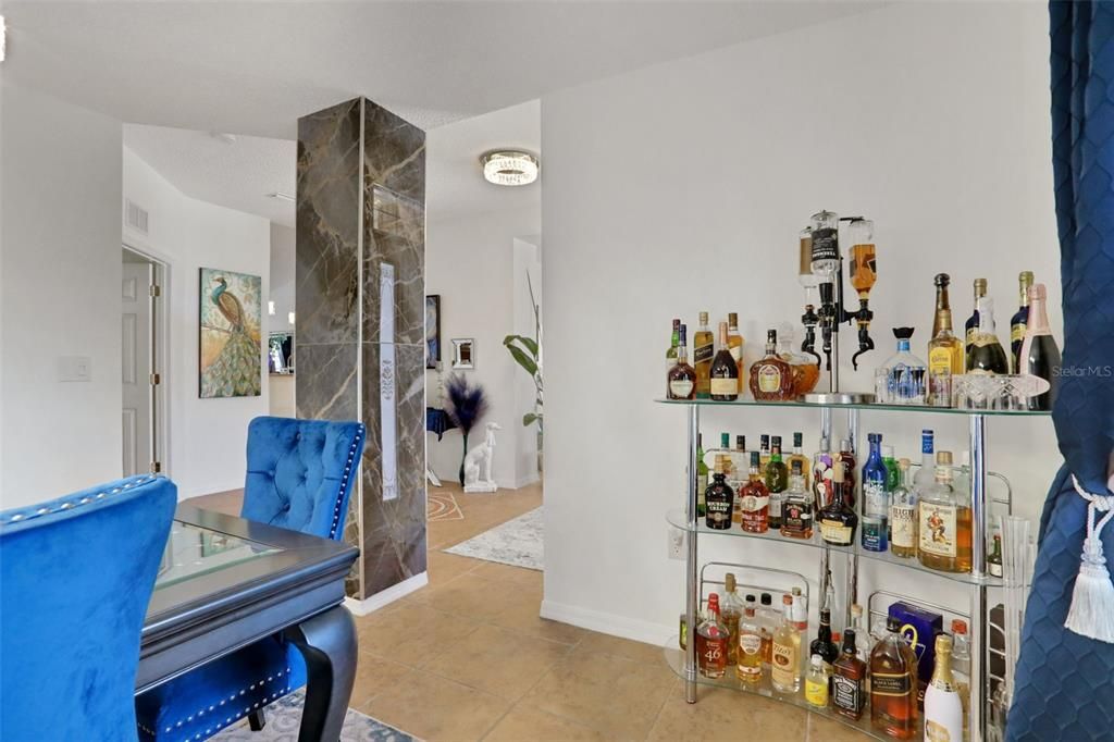 合同活跃: $459,900 (4 贝兹, 3 浴室, 2451 平方英尺)