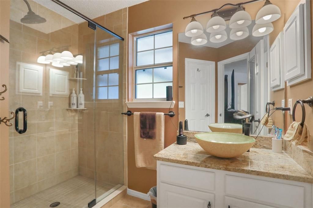 合同活跃: $459,900 (4 贝兹, 3 浴室, 2451 平方英尺)