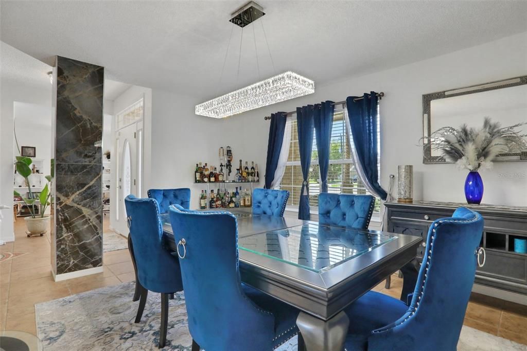 合同活跃: $459,900 (4 贝兹, 3 浴室, 2451 平方英尺)