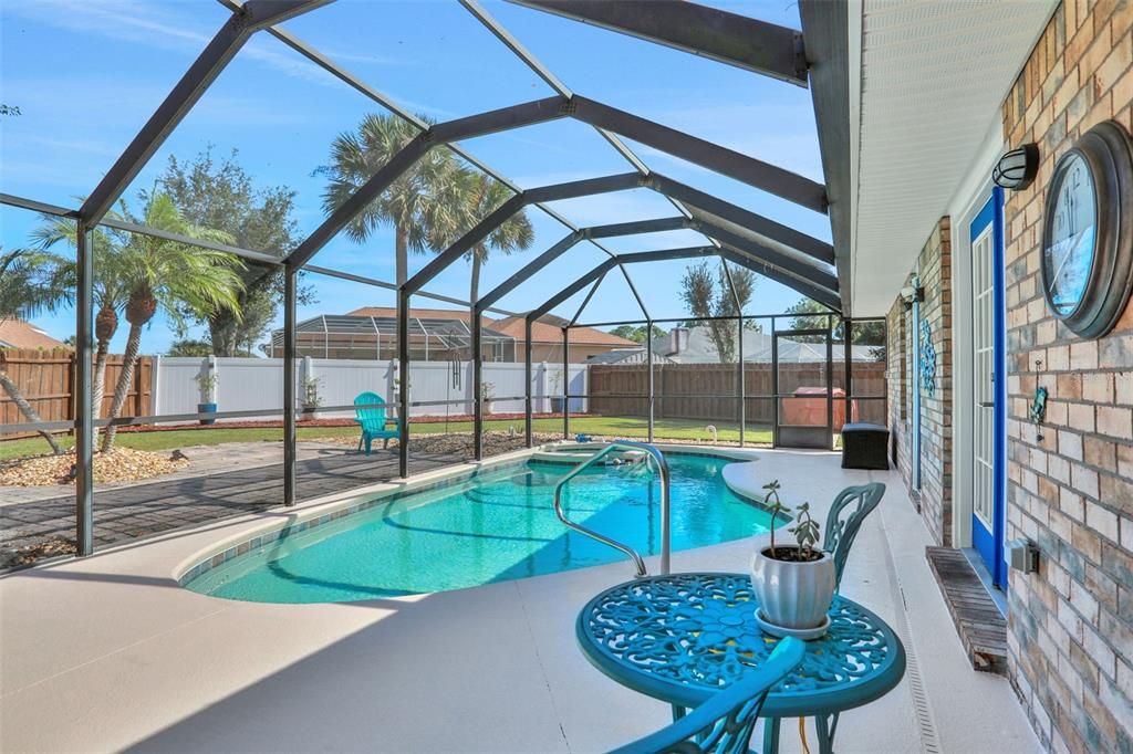 合同活跃: $459,900 (4 贝兹, 3 浴室, 2451 平方英尺)