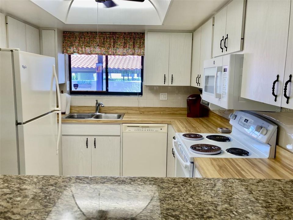 For Rent: $2,800 (2 beds, 2 baths, 1185 Square Feet)