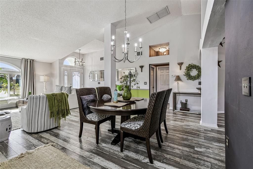 待售: $444,500 (3 贝兹, 2 浴室, 2048 平方英尺)