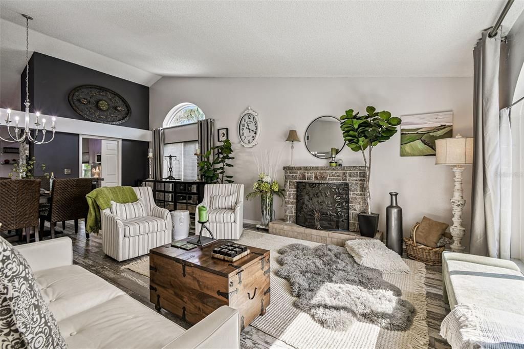 待售: $444,500 (3 贝兹, 2 浴室, 2048 平方英尺)