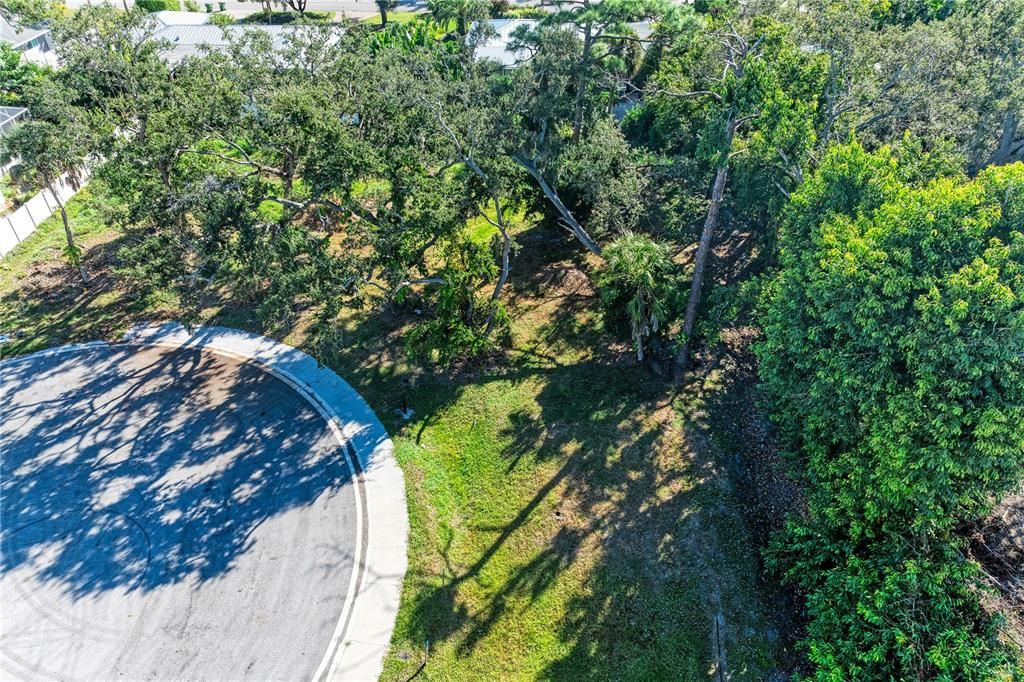 На продажу: $595,000 (0.19 acres)