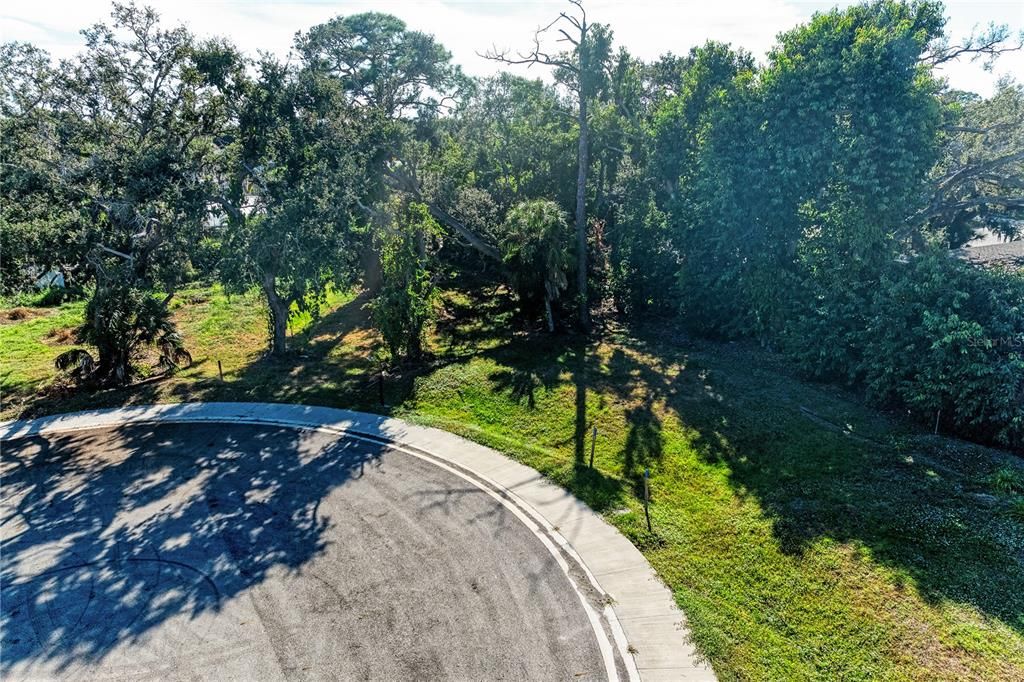 На продажу: $595,000 (0.19 acres)