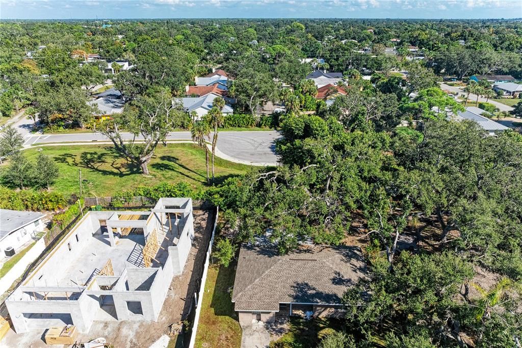 На продажу: $595,000 (0.19 acres)