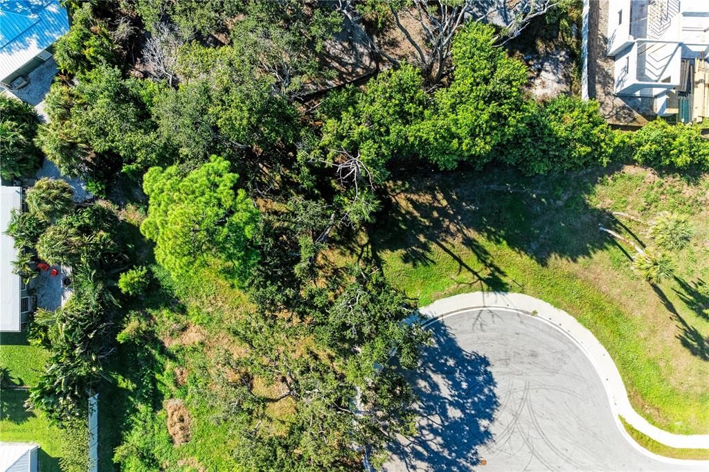 На продажу: $595,000 (0.19 acres)