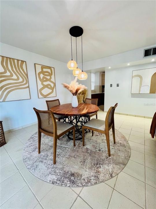 For Rent: $5,500 (2 beds, 2 baths, 1300 Square Feet)