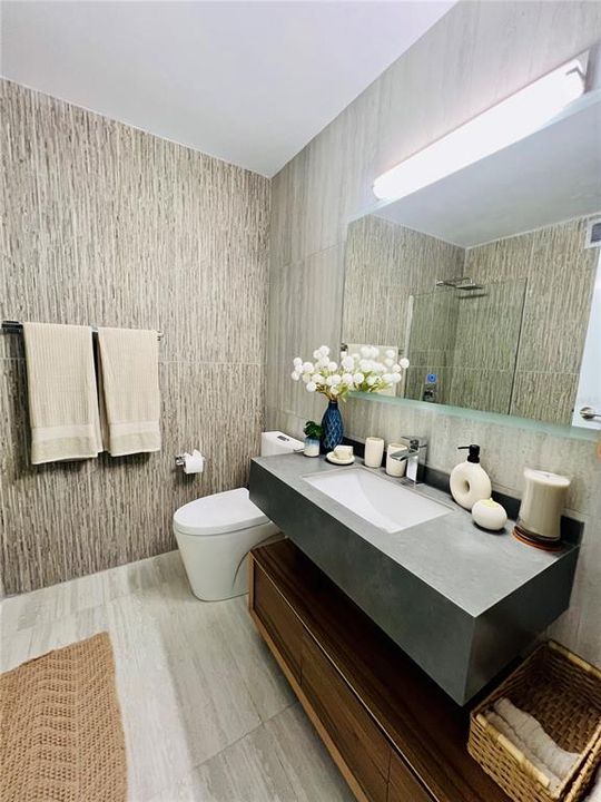 For Rent: $5,500 (2 beds, 2 baths, 1300 Square Feet)