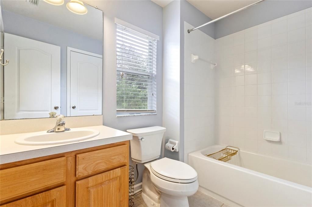 For Rent: $2,300 (3 beds, 2 baths, 1976 Square Feet)