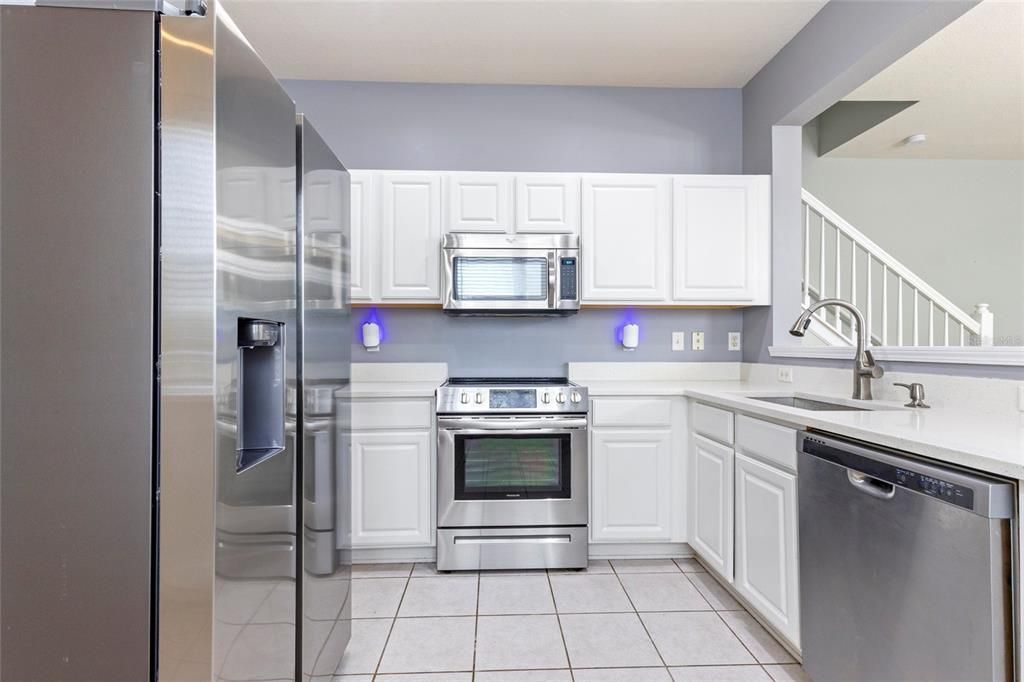 For Rent: $2,300 (3 beds, 2 baths, 1976 Square Feet)