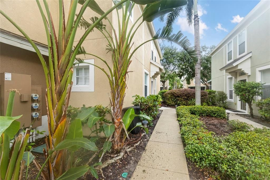 For Rent: $2,300 (3 beds, 2 baths, 1976 Square Feet)