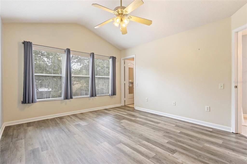 For Rent: $2,300 (3 beds, 2 baths, 1976 Square Feet)