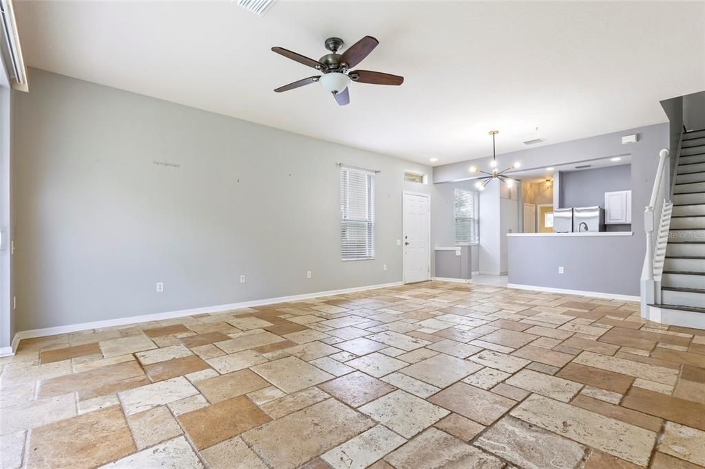 For Rent: $2,300 (3 beds, 2 baths, 1976 Square Feet)