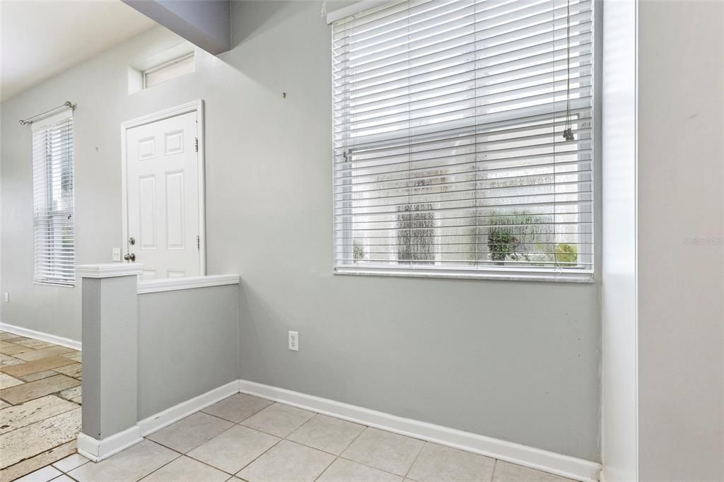 For Rent: $2,300 (3 beds, 2 baths, 1976 Square Feet)