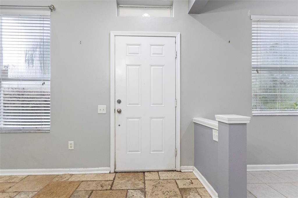 For Rent: $2,300 (3 beds, 2 baths, 1976 Square Feet)