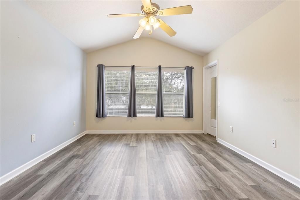 For Rent: $2,300 (3 beds, 2 baths, 1976 Square Feet)