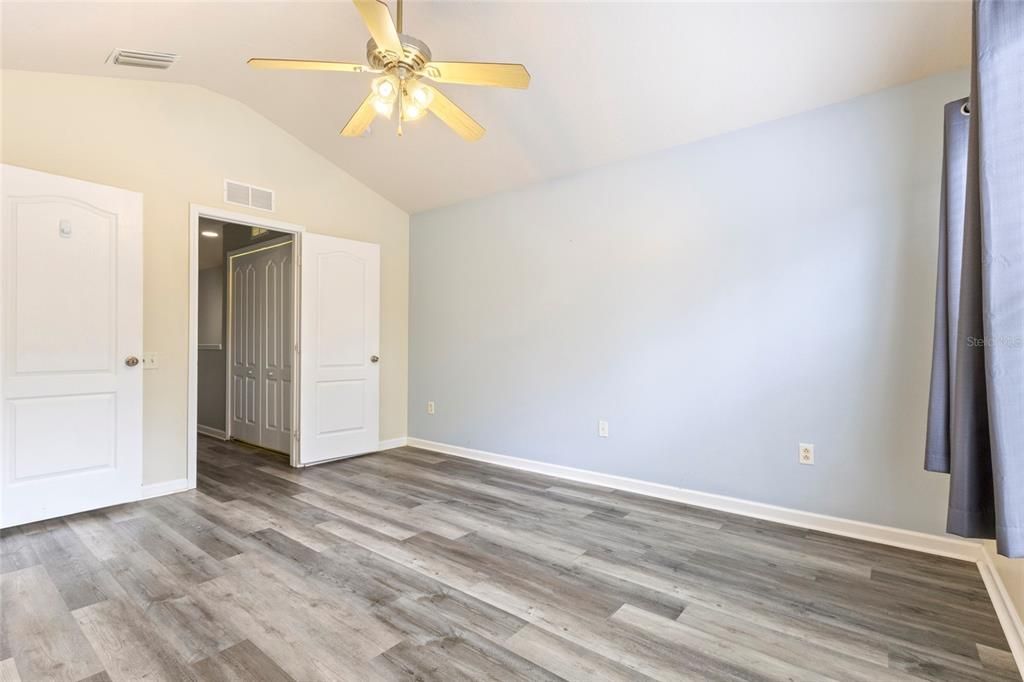 For Rent: $2,300 (3 beds, 2 baths, 1976 Square Feet)