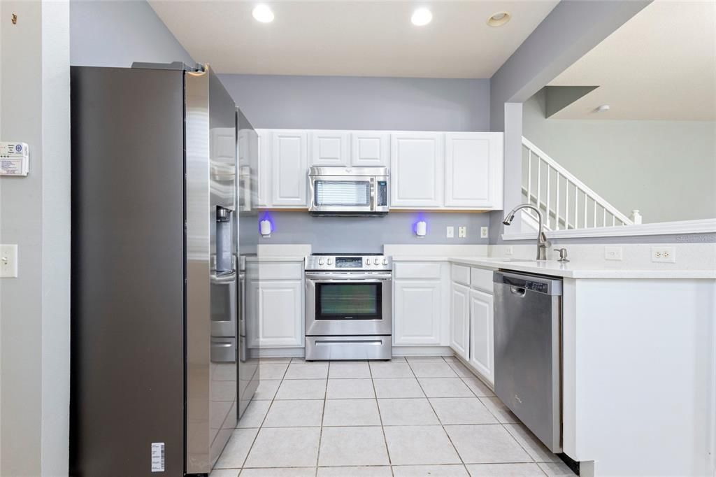 For Rent: $2,300 (3 beds, 2 baths, 1976 Square Feet)