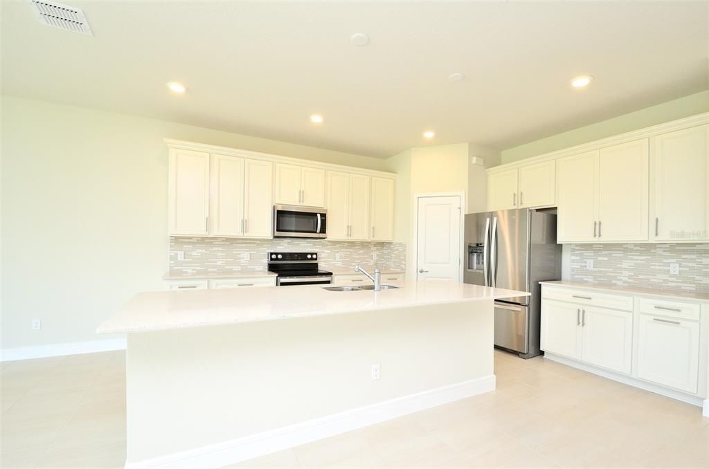 For Rent: $3,200 (4 beds, 3 baths, 2994 Square Feet)