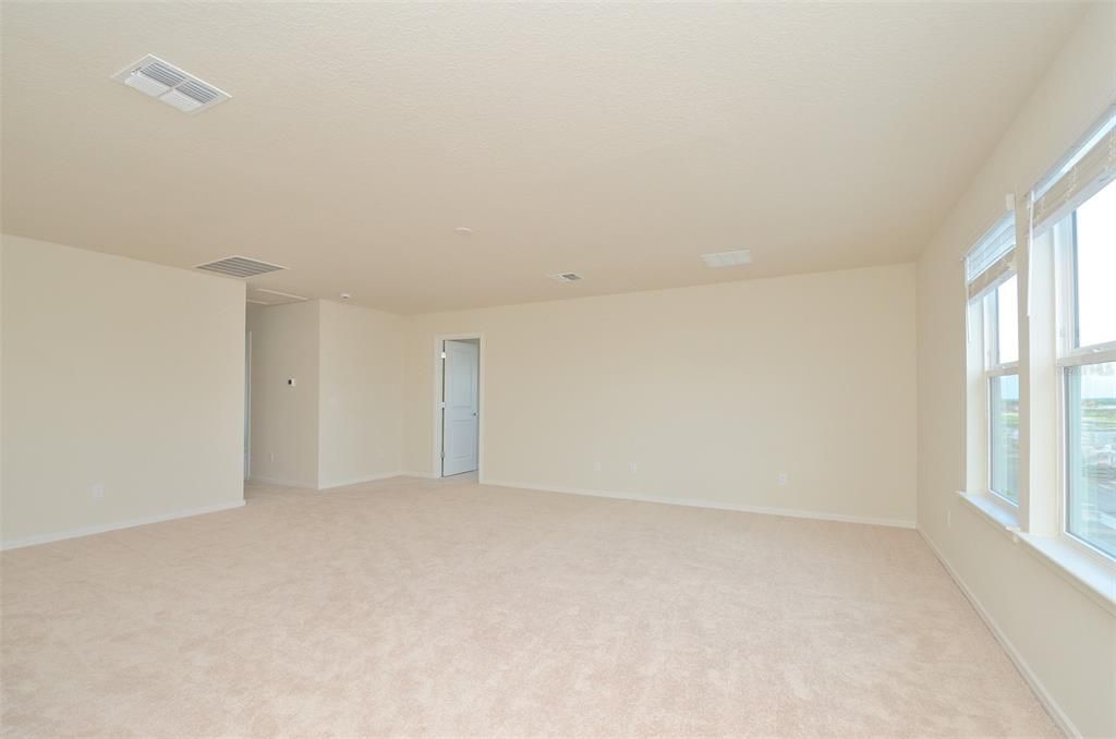 For Rent: $3,200 (4 beds, 3 baths, 2994 Square Feet)