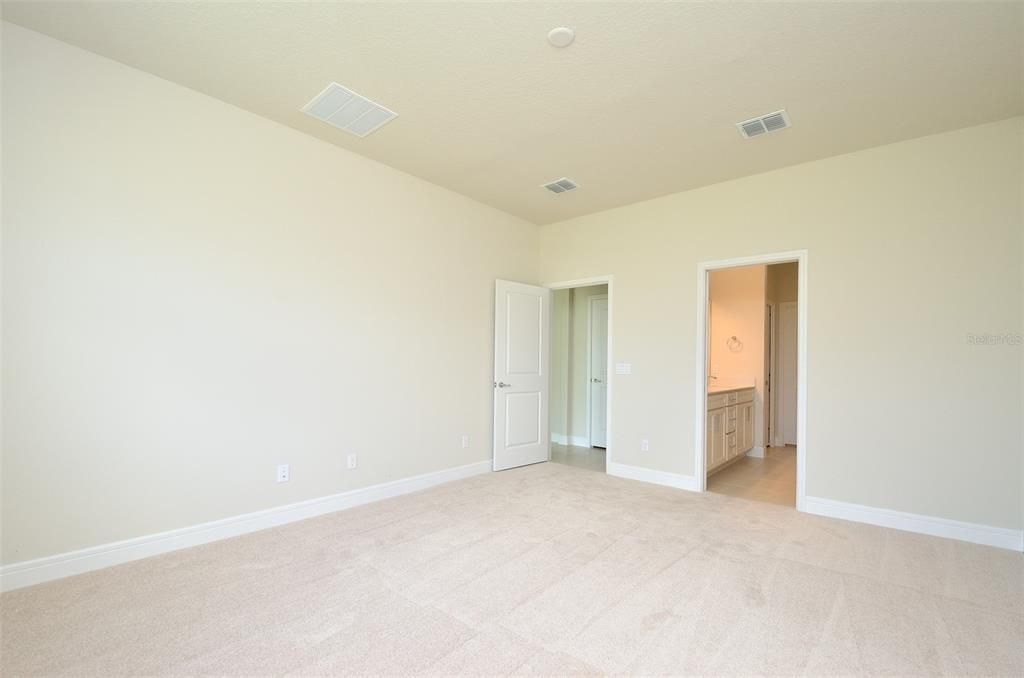 For Rent: $3,200 (4 beds, 3 baths, 2994 Square Feet)