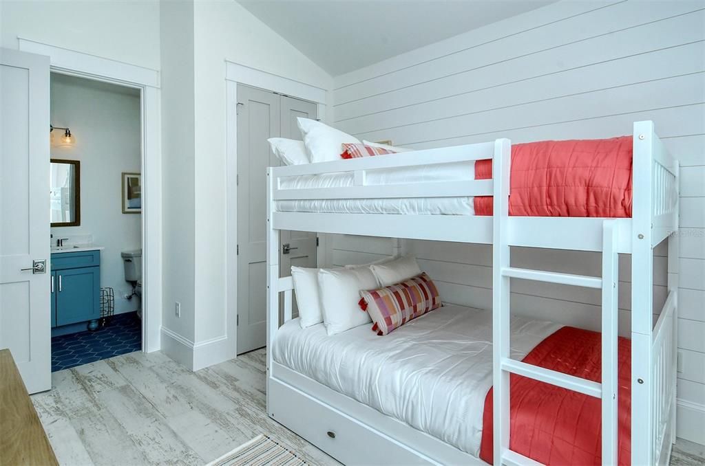 待售: $4,000,000 (7 贝兹, 7 浴室, 2821 平方英尺)