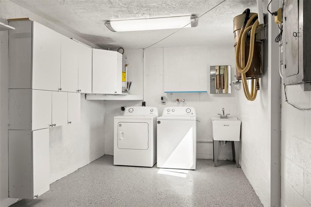 待售: $349,900 (2 贝兹, 2 浴室, 1296 平方英尺)