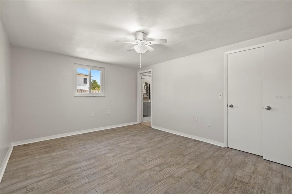 待售: $349,900 (2 贝兹, 2 浴室, 1296 平方英尺)