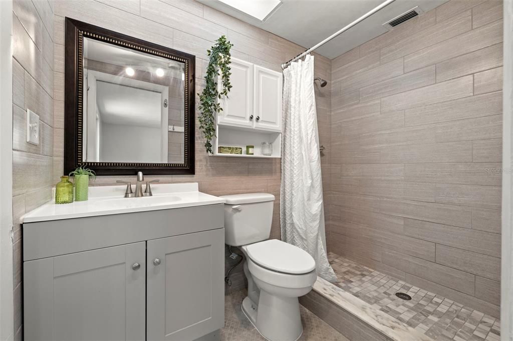 待售: $349,900 (2 贝兹, 2 浴室, 1296 平方英尺)