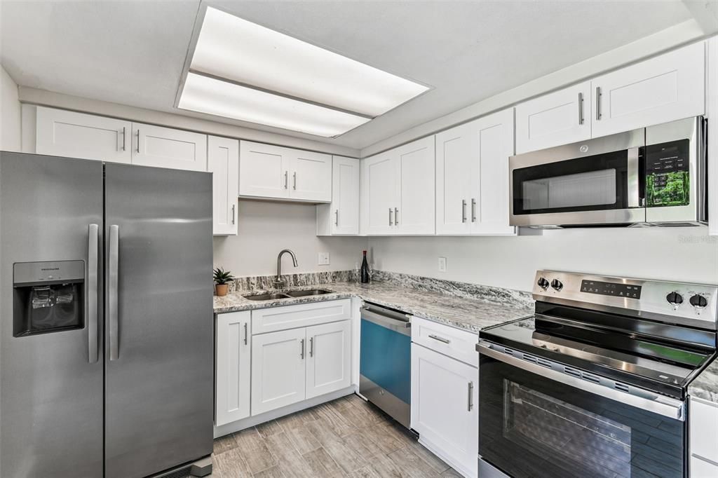 待售: $349,900 (2 贝兹, 2 浴室, 1296 平方英尺)