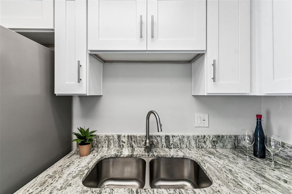 待售: $349,900 (2 贝兹, 2 浴室, 1296 平方英尺)