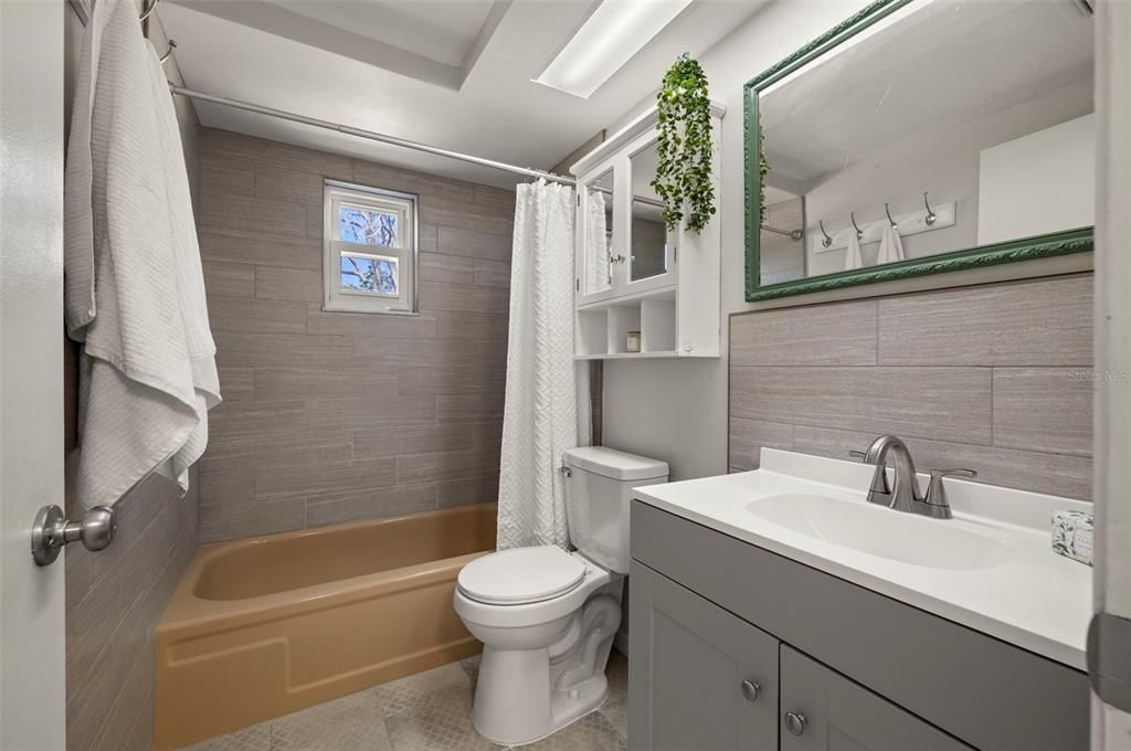 待售: $349,900 (2 贝兹, 2 浴室, 1296 平方英尺)