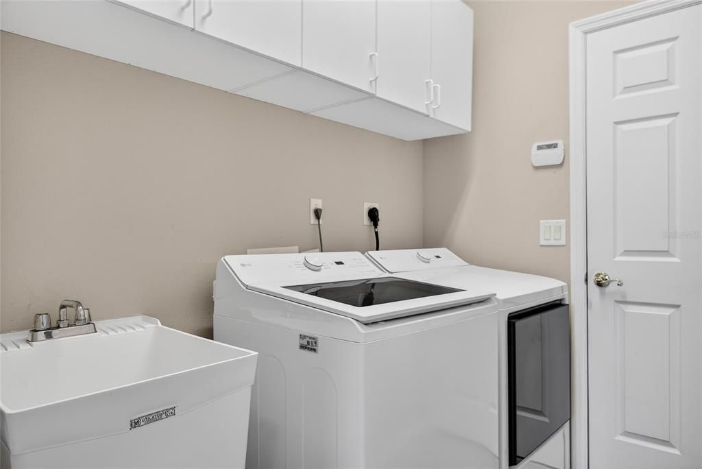 Active With Contract: $339,900 (3 beds, 2 baths, 1924 Square Feet)