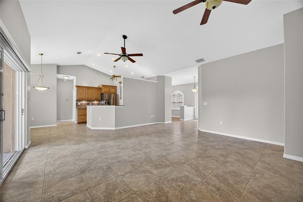 Active With Contract: $339,900 (3 beds, 2 baths, 1924 Square Feet)