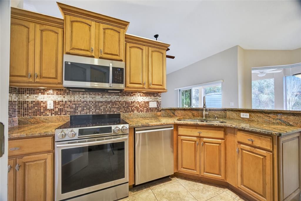 Active With Contract: $339,900 (3 beds, 2 baths, 1924 Square Feet)