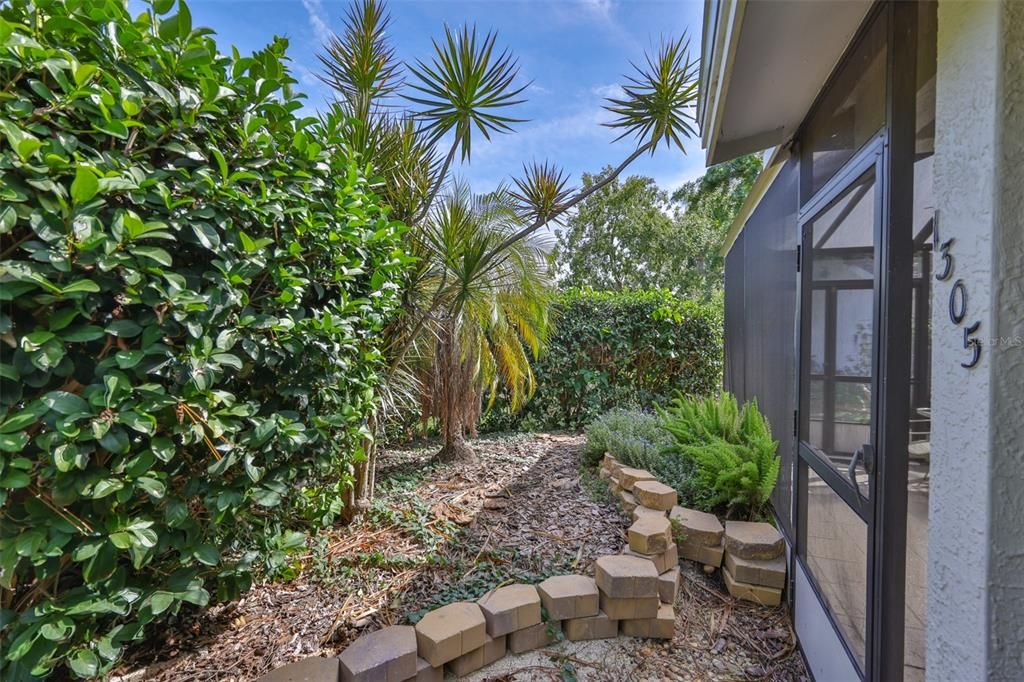 For Sale: $169,900 (2 beds, 2 baths, 1219 Square Feet)