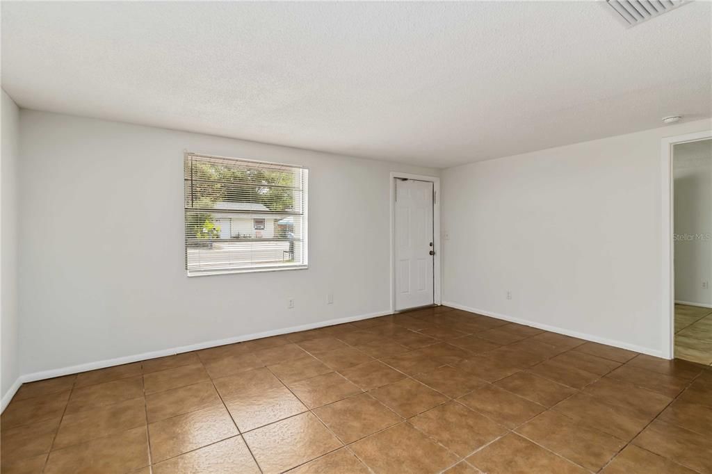 Active With Contract: $379,000 (6 beds, 0 baths, 1988 Square Feet)