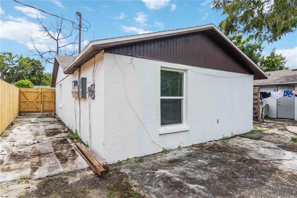 Active With Contract: $379,000 (6 beds, 0 baths, 1988 Square Feet)