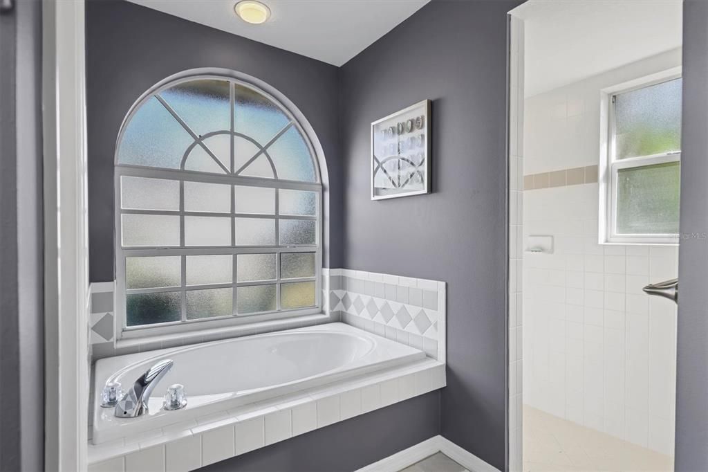 For Sale: $700,000 (3 beds, 3 baths, 2274 Square Feet)