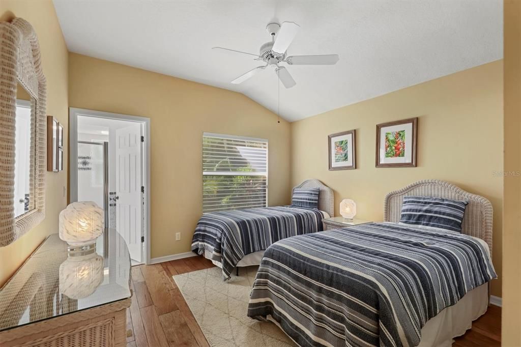 For Sale: $700,000 (3 beds, 3 baths, 2274 Square Feet)