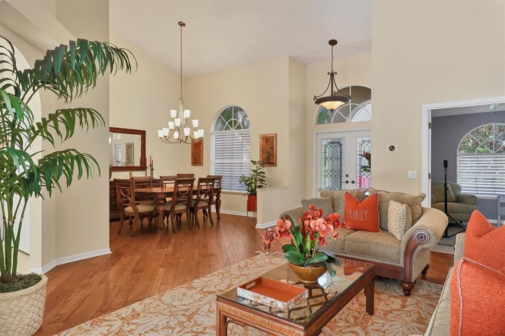 For Sale: $700,000 (3 beds, 3 baths, 2274 Square Feet)