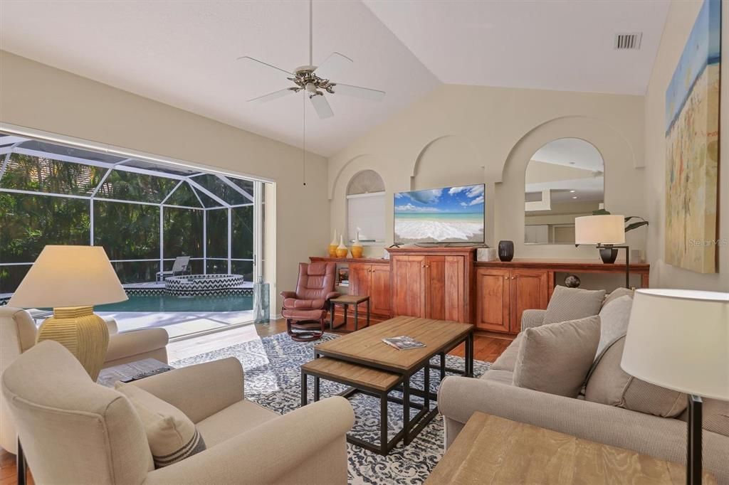 For Sale: $700,000 (3 beds, 3 baths, 2274 Square Feet)