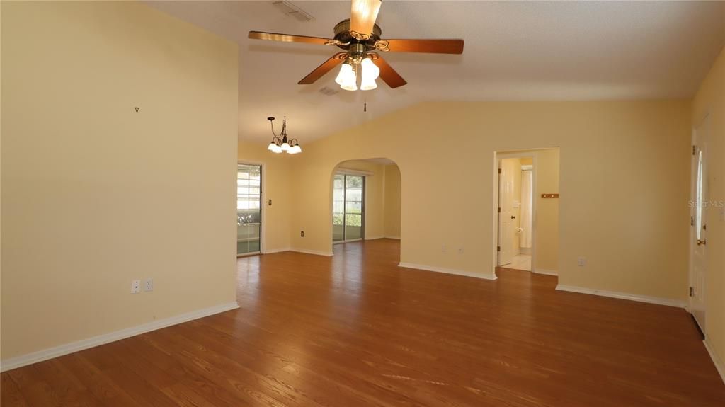 待售: $199,900 (2 贝兹, 2 浴室, 1450 平方英尺)