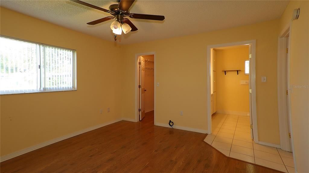 待售: $199,900 (2 贝兹, 2 浴室, 1450 平方英尺)