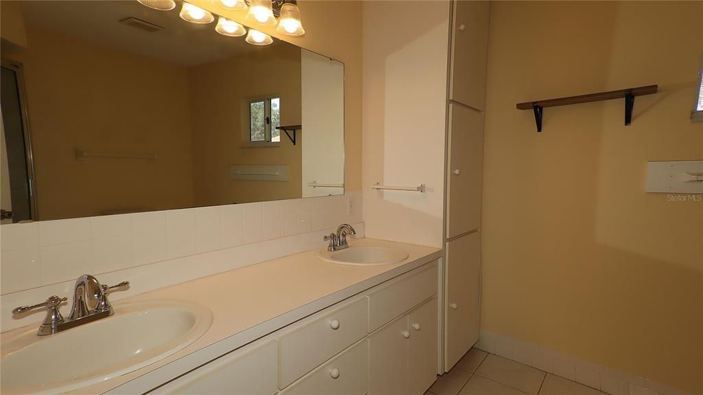 待售: $199,900 (2 贝兹, 2 浴室, 1450 平方英尺)